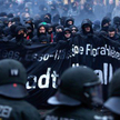 Lewicowa agresja. W starciach w Hamburgu ucierpiało ponad 80 policjantów