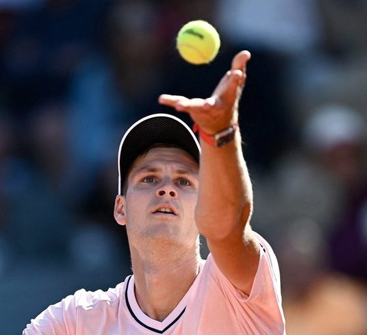 Hubert Hurkacz nie przegrał jeszcze gema przy własnym serwisie