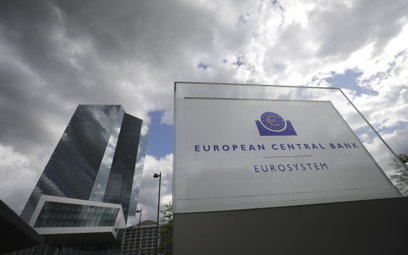 Superbank strefy euro straci na walce z inflacją i na druku banknotów