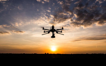 Coraz więcej dronów na niebie, ale barierą wciąż jest prawo