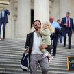 Kongresmeni (na zdjęciu Dan Crenshaw, Republikanin z Teksasu) zagłosowali za odejściem USA od zmiany