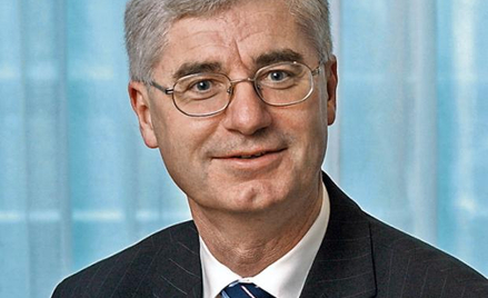 John F. Beggs jest absolwentem Uniwersytetu w Dublinie, od 16 lat głównym ekonomistą AIB