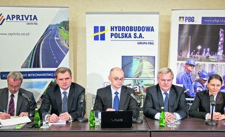 Kierowana przez Tomasza Sikorę (drugi od lewej) Aprivia i zarządzana przez Jerzego?Ciechanowskiego (