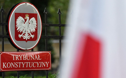 Sondaż: Polacy podzieleni, czy wyrok TK to początek polexitu