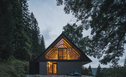 Dom powstał w miejscowości Strážné w czeskich Karkonoszach.