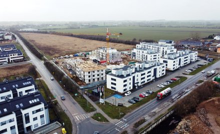 Według GUS-u w 2022 r. liczba mieszkań w uruchomionych projektach była niższa o prawie jedną trzecią