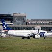 Samolot Boeing 737 MAX 8 Polskich Linii Lotniczych LOT po lądowaniu na Lotnisku Chopina w Warszawie