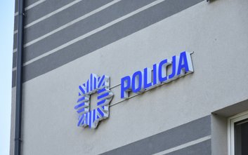 Policja podkreśla, że funkcjonariusze nigdy nie proszą o przekazanie pieniędzy ani telefonicznie, an