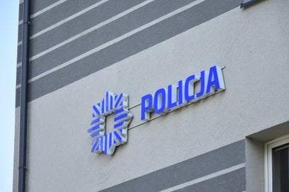 Policja podkreśla, że funkcjonariusze nigdy nie proszą o przekazanie pieniędzy ani telefonicznie, an