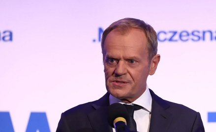 Tusk: Rządzi nami ekipa płaskoziemców