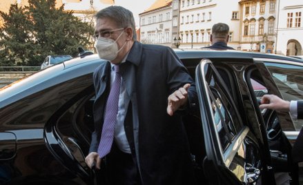 Rosyjski ambasador Aleksandr Zmiejewski przyjeżdża do czeskiego MSZ