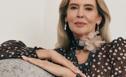 Elegancja i kobiecość - czy da się to połączyć w stylizacjach biurowych?