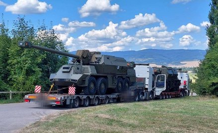 Pierwsze cztery słowackie armatohaubice Zuzana 2 już na Ukrainie