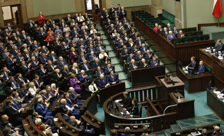 Sejm uchwalił tzw. ustawę kagańcową dot. sądów