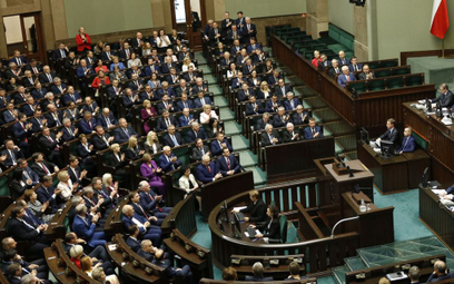 Sejm uchwalił tzw. ustawę kagańcową dot. sądów