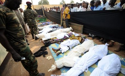 Ciała zbierane z ulic Bangui.