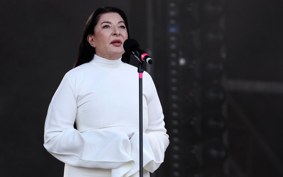 Marina Abramović już kilkukrotnie przetarła szlaki kolejnym twórczyniom płci żeńskiej.