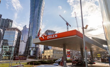 Dzień do dnia: benzyna 95 drożeje do 6,03 zł, diesel spada do 6,79 zł