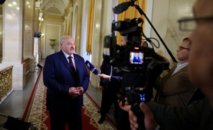 Aleksander Łukaszenko szuka dróg wyjścia z gospodarczej pułapki, w którą na własne życzenie zapędził