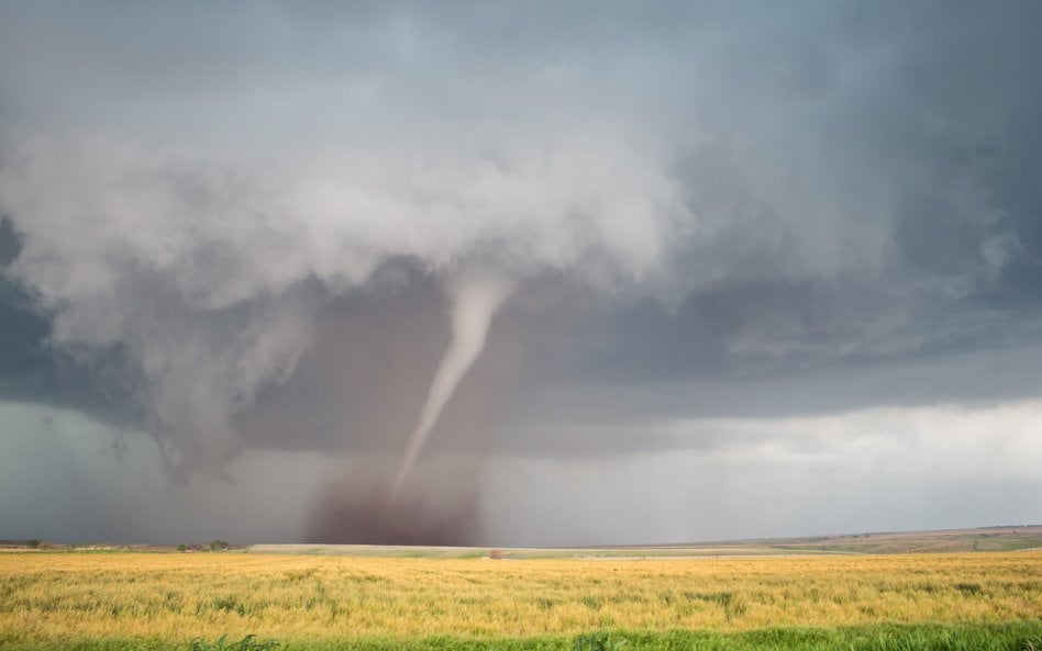 Tornada w USA. Zawalona stacja benzynowa. Uwięzionych nawet 150 osób