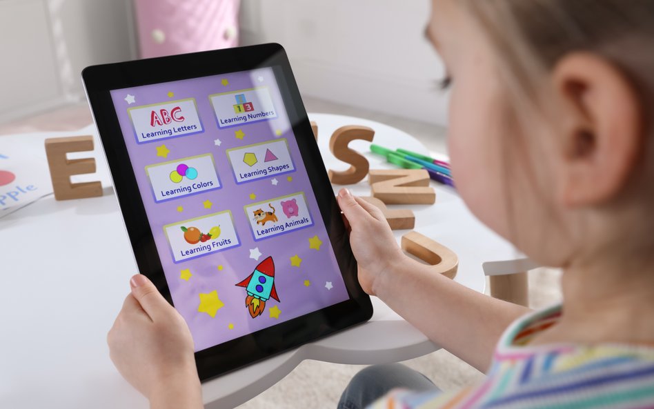 Algorytmy kontra mózg dziecka, czyli jak dzieci pociągają za dźwignię jednorękiego bandyty