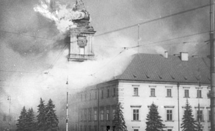 Plonący Zamek Królewski w Warszawie, 17 września 1939