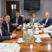 Od lewej: Paweł Niewiadomski, prezes PIT; Piotr Henicz, wiceprezes Itaki; Grzegorz Baszczyński, prez