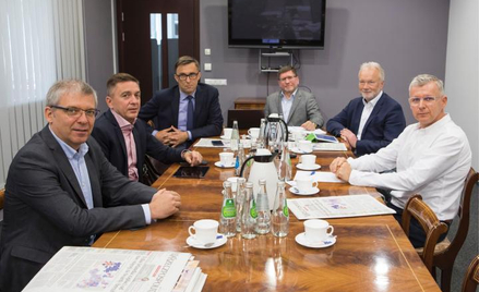 Od lewej: Paweł Niewiadomski, prezes PIT; Piotr Henicz, wiceprezes Itaki; Grzegorz Baszczyński, prez