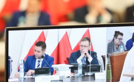 Kulisy dzikiej reprywatyzacji prócz prokuratorów wyjaśnia też Komisja Weryfikacyjna.