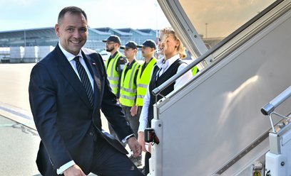 Prezydent Karol Nawrocki podpisał ustawy obniżające ceny paliw