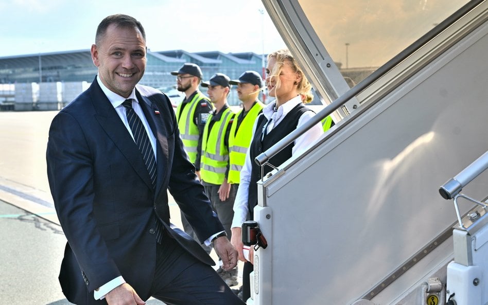 Prezydent Karol Nawrocki podpisał ustawy obniżające ceny paliw