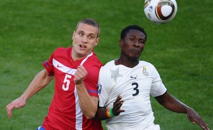 Gwiazda Serbii i Manchesteru United Nemanja Vidic (z lewej)