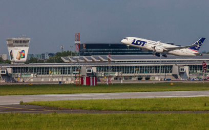 Warszawa: Lotnisko zaopatrzone w defibrylatory