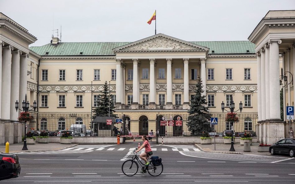 Awaria "Czajki". Policja weszła do warszawskiego ratusza