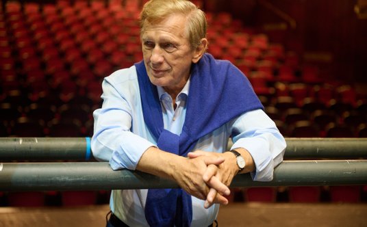 Jan Englert w filmie dokumentalnym „Jan Englert. Spróbuję jeszcze raz pofrunąć” w reż. Macieja Dance