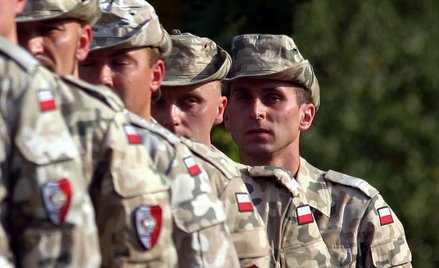 Sondaż: Czy ograniczać liczbę polskich żołnierzy w Afganistanie