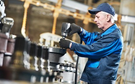 33 tys. ofert pracy można było znaleźć w 2017 r. dla pracowników produkcji. To o 16 proc. więcej niż