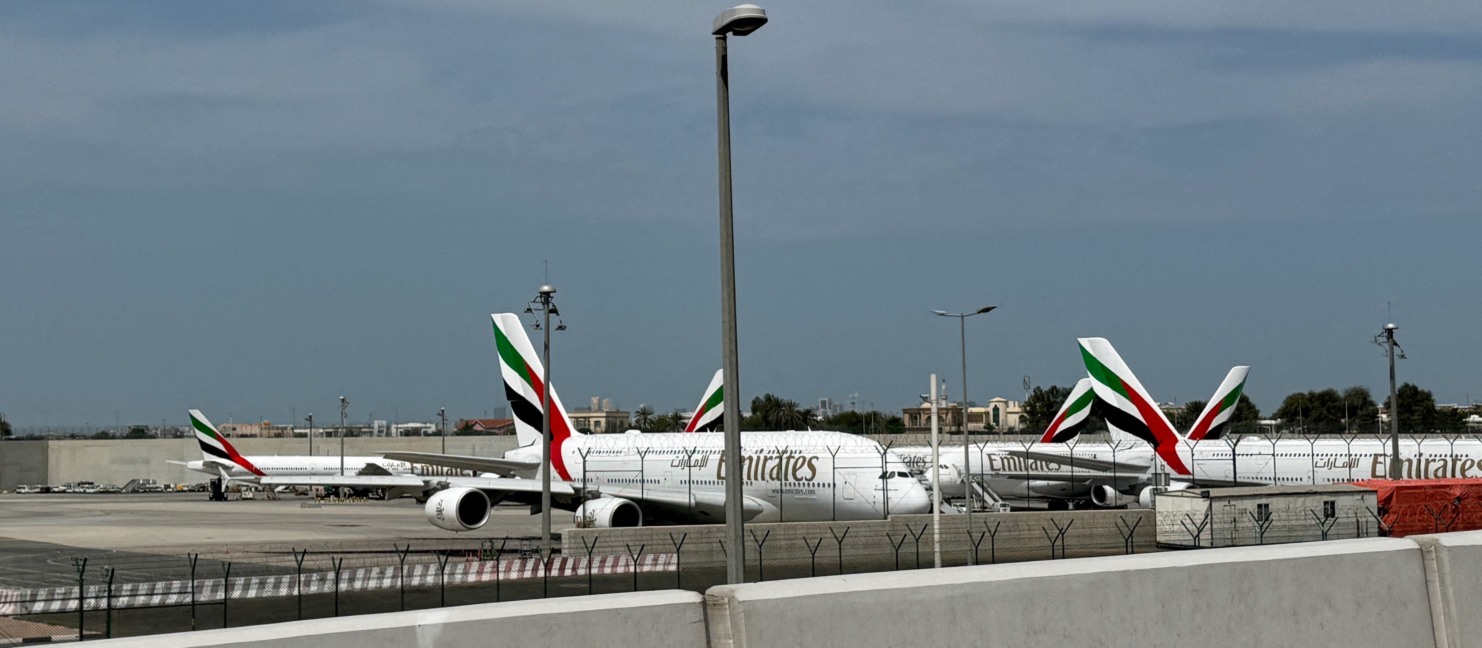 50 000 отмененных рейсов и 80-процентное повышение тарифов: война парализует авиацию