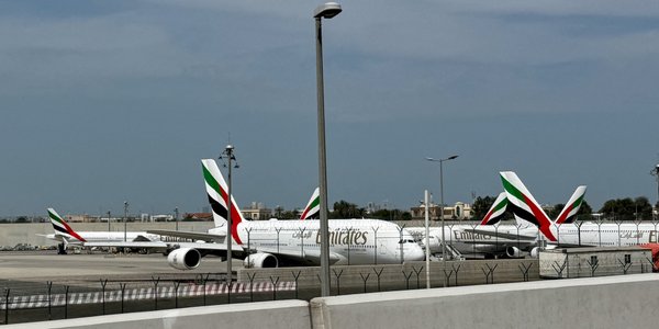 50 thousand canceled flights and prices higher by 80%. The war paralyzes aviation