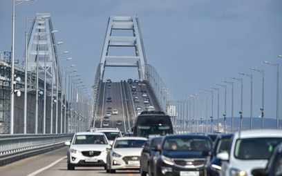 Kolejka na Most Krymski urosła w nocy do 7 km. Na przejazd czeka 1230 pojazdów
