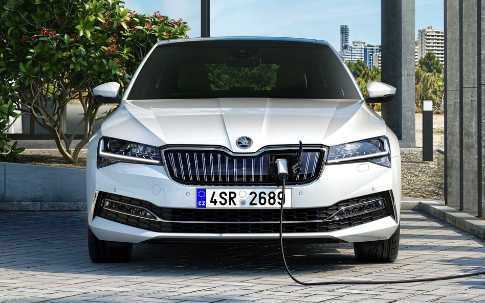 Nowa Skoda Superb: Pierwsza z napędem hybrydowym