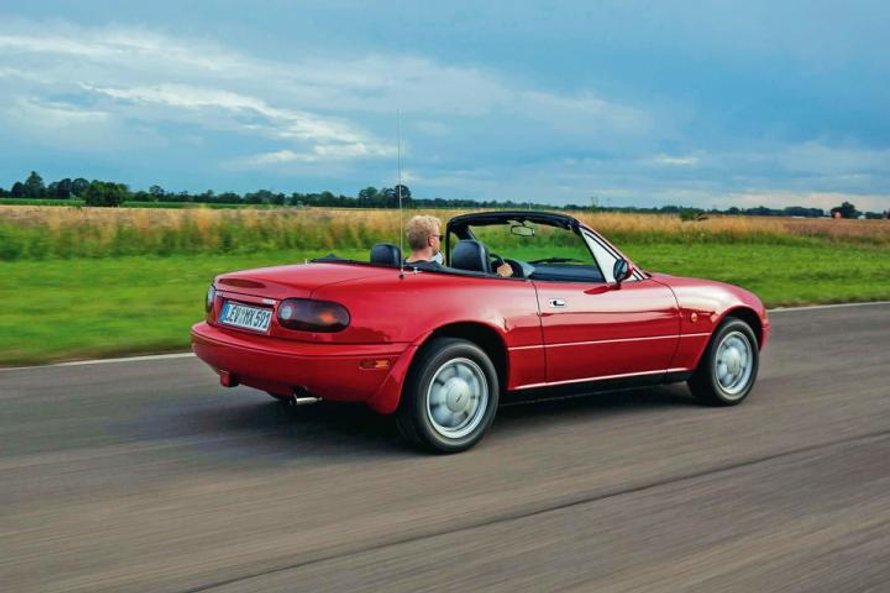 Masa jest rozłożona między przód i tył idealnie po połowie, co zapewnia świetne prowadzenie.