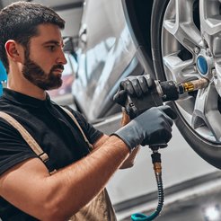 Na polskim rynku co roku sprzedawane jest od 280 do 350 tys. nowych opon. Z niewielu mamy potem jaki