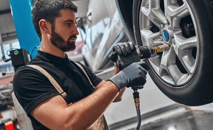 Na polskim rynku co roku sprzedawane jest od 280 do 350 tys. nowych opon. Z niewielu mamy potem jaki