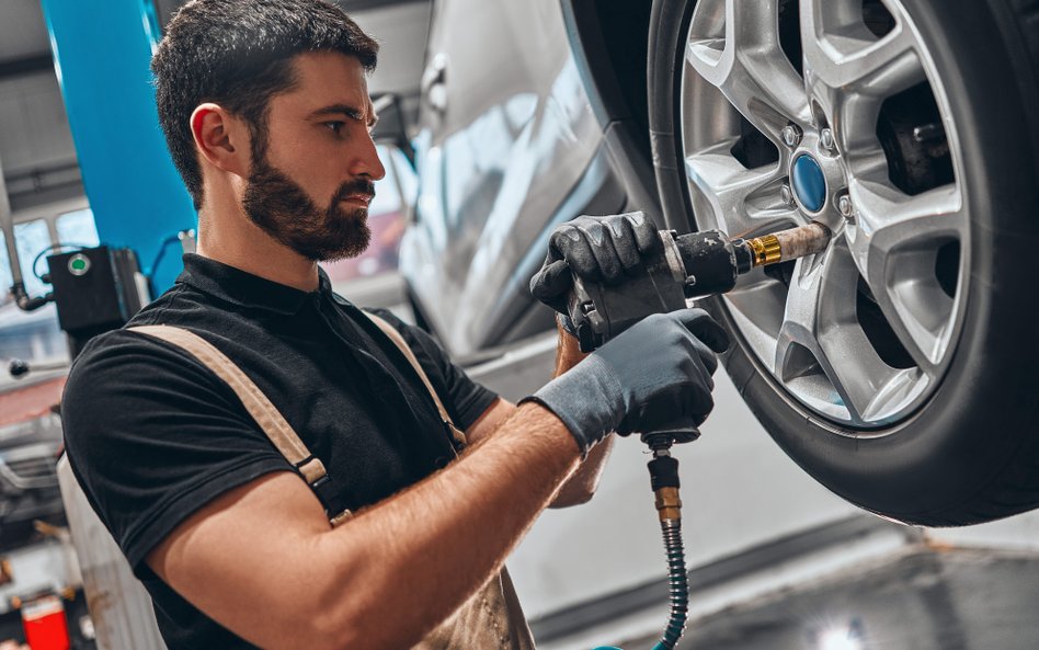 Na polskim rynku co roku sprzedawane jest od 280 do 350 tys. nowych opon. Z niewielu mamy potem jaki