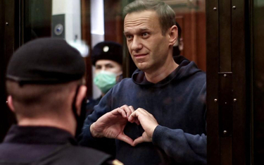 Aleksiej Nawalny jeszcze w sądzie 26 marca, pozdrawia swoją żonę Julię