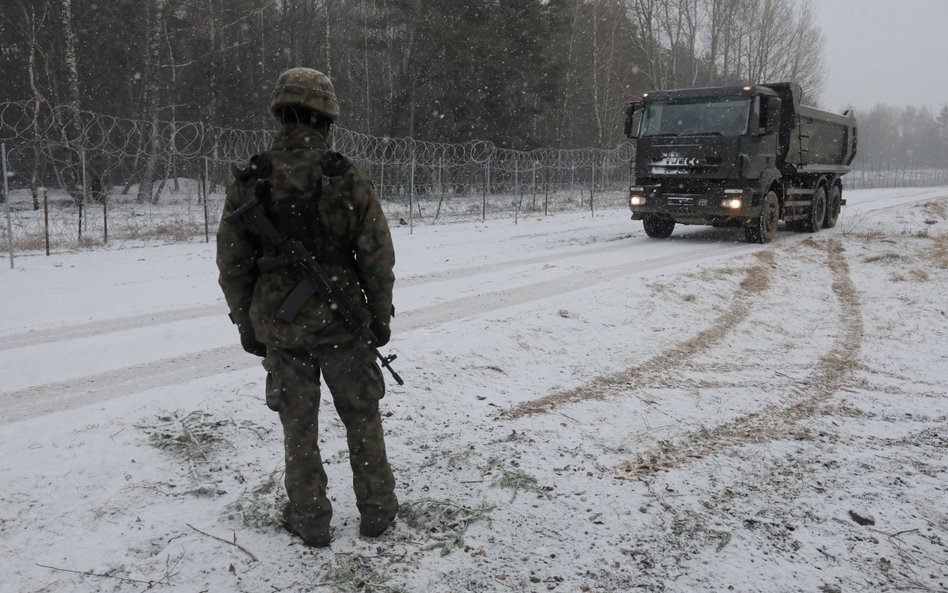 Pas przygraniczny w okolicach przejścia na granicy polsko-białoruskiej w Kuźnicy