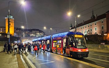 Ozdobione bożonarodzeniowymi motywami pojazdy  będą wozić pasażerów przynajmniej do 6 stycznia
