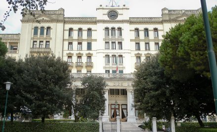 W Hotel des Bains bywali Winston Churchill, Henry Ford czy ostatni szach Iranu, Reza Pahlawi. Właśni