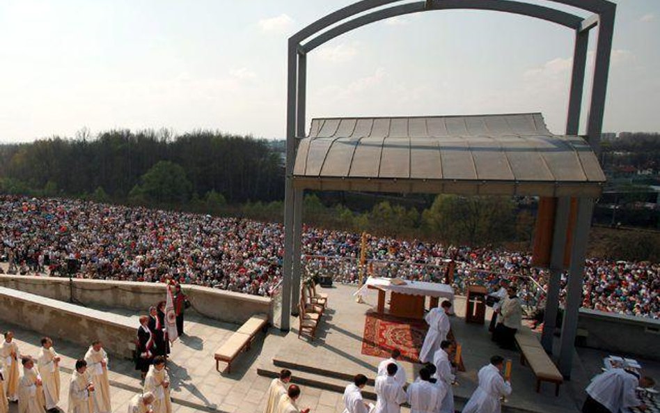 Do Sanktuarium Bożego Miłosierdzia w Łagiewnikach już przybywają pielgrzymki z całego świata